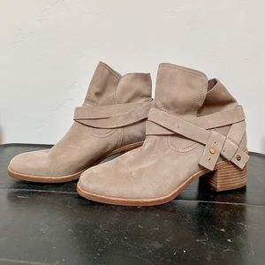 Ugg Gray Elora Leather Ankle Boots